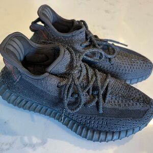 YEEZY - Black Reflective